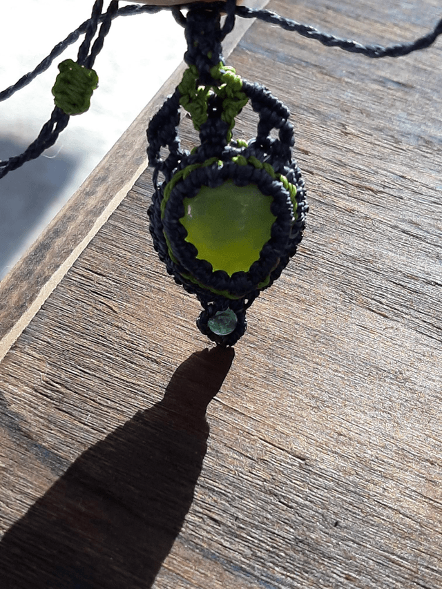 Collier macramé et serpentine