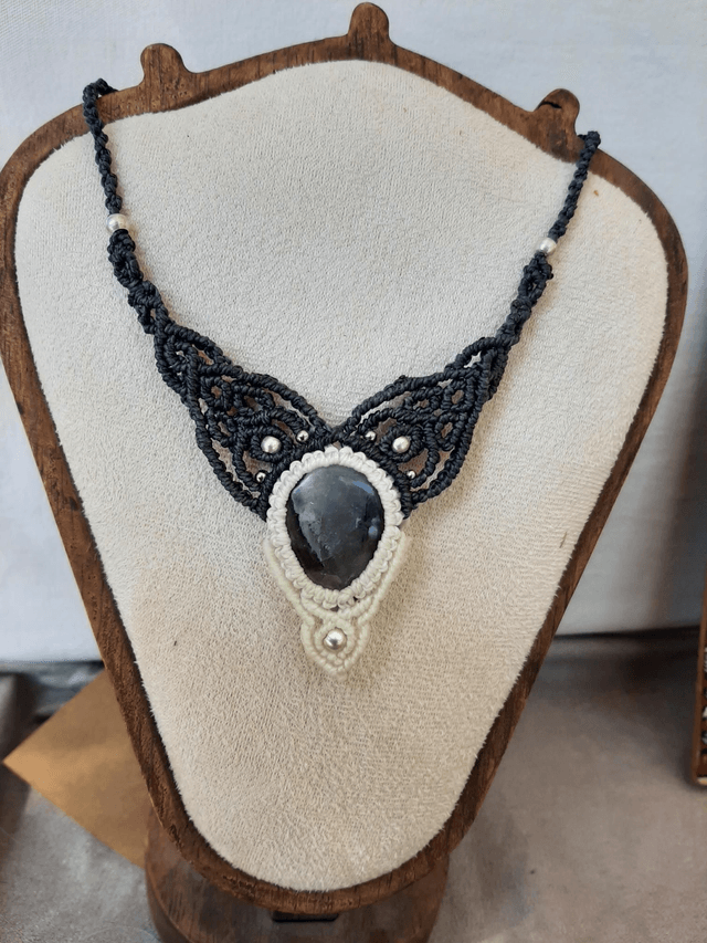 Collier macramé.  Pierre naturelle Fluorite 