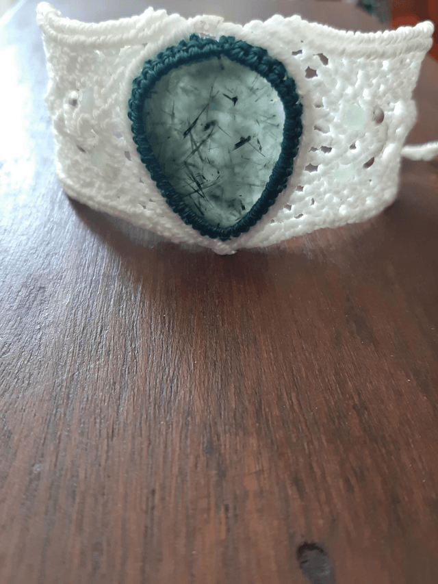 Bracelet macramé et pierre. Préhnite 