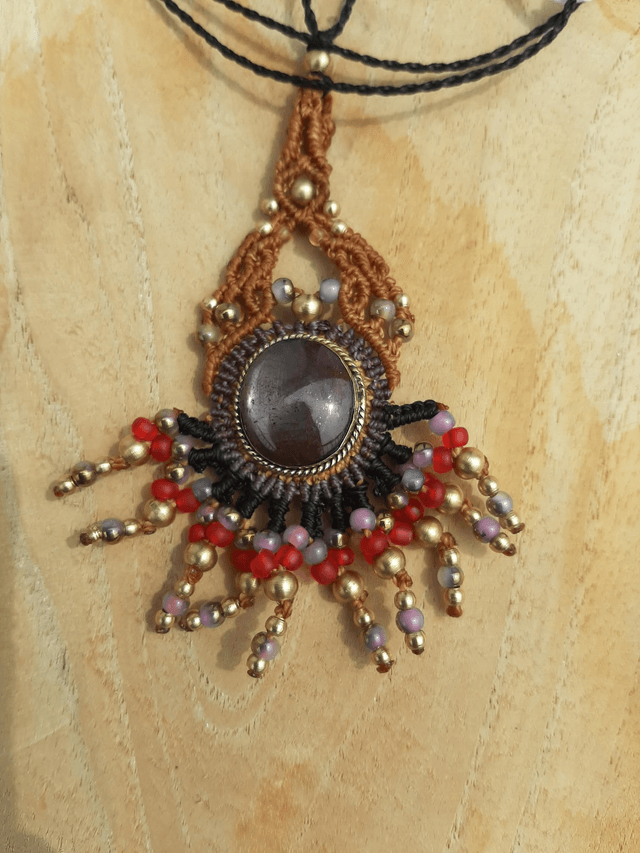 Sautoir macramé, saphir étoilé