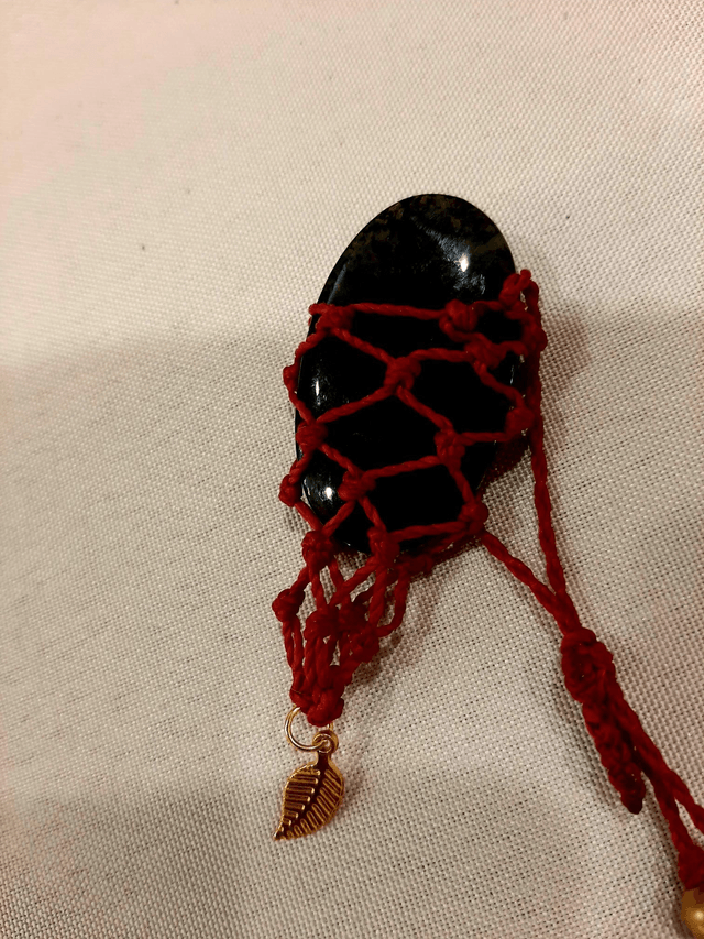 Pendentif macramé porte pierre