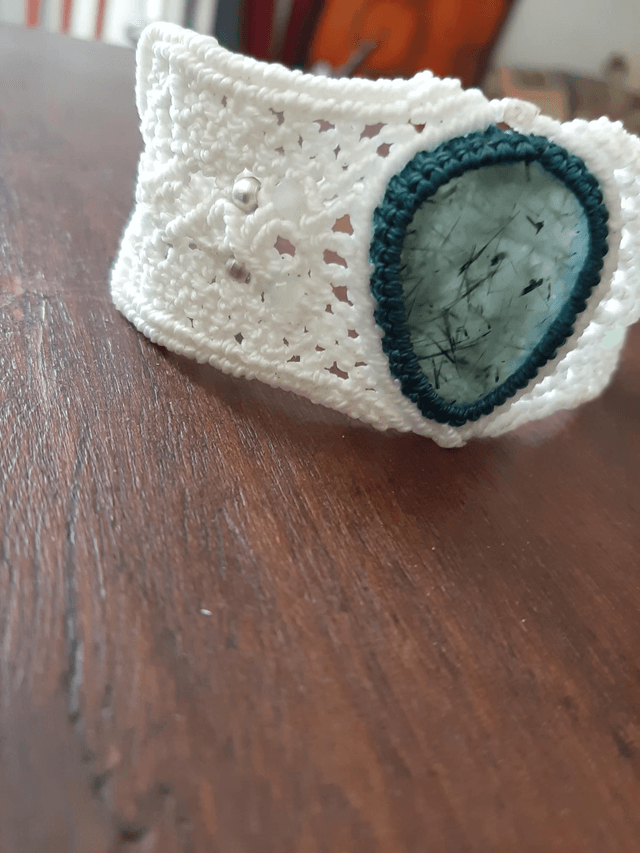 Bracelet macramé et pierre. Préhnite 