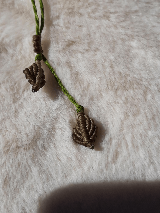 Collier arbre de vie en macramé et Apatite. Pierre naturelle – Vert forêt