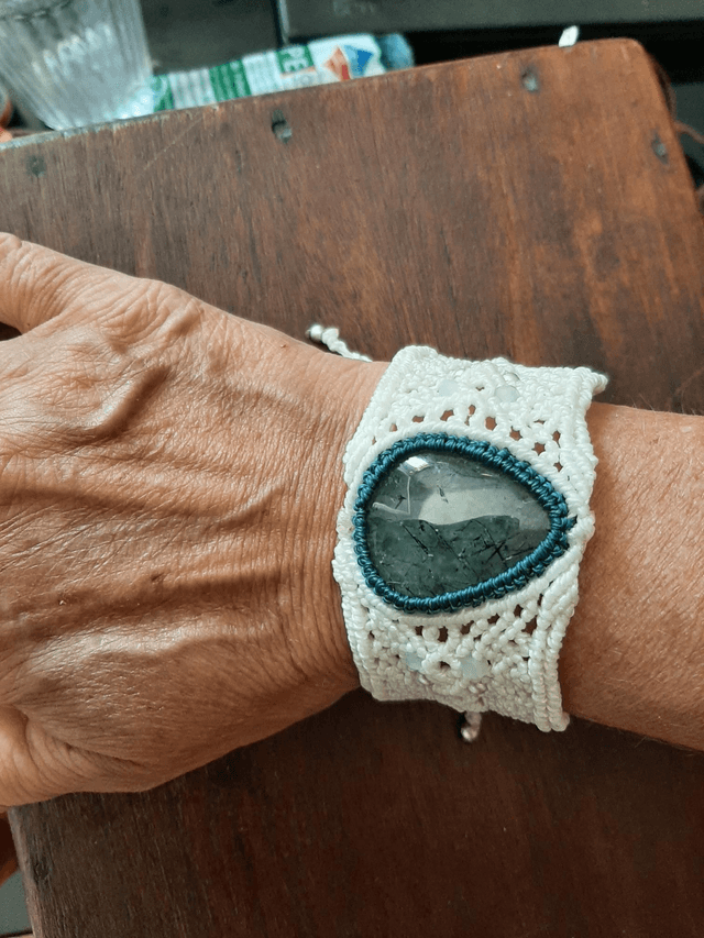 Bracelet macramé et pierre. Préhnite 