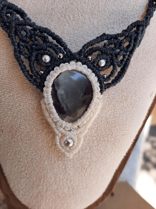 Collier macramé.  Pierre naturelle Fluorite 