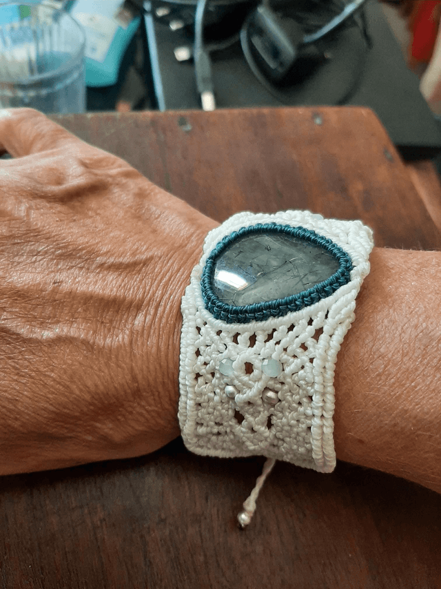 Bracelet macramé et pierre. Préhnite 