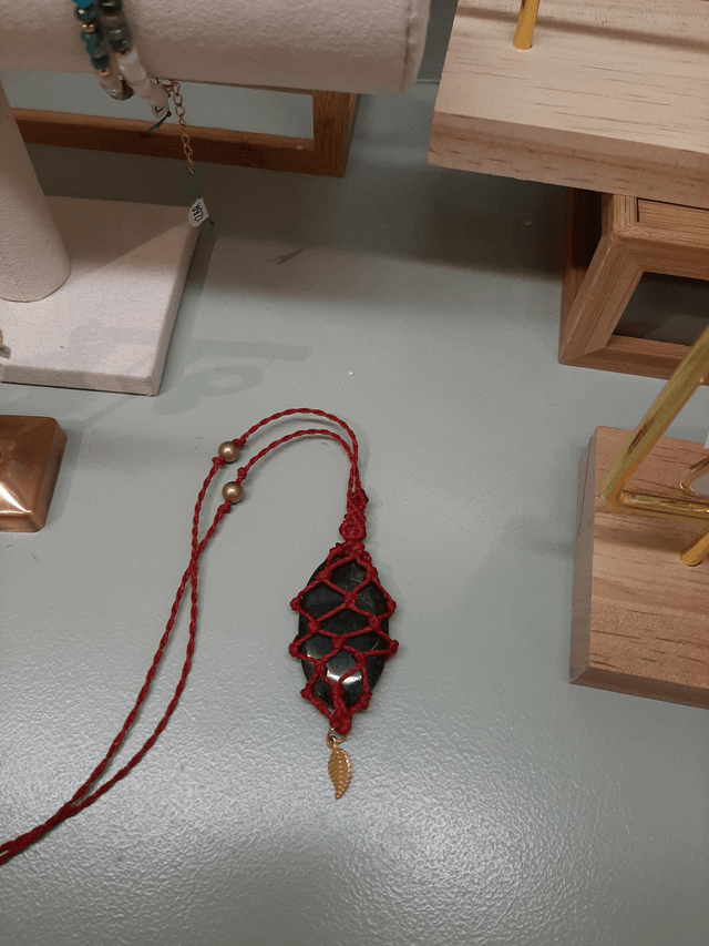 Pendentif macramé porte pierre
