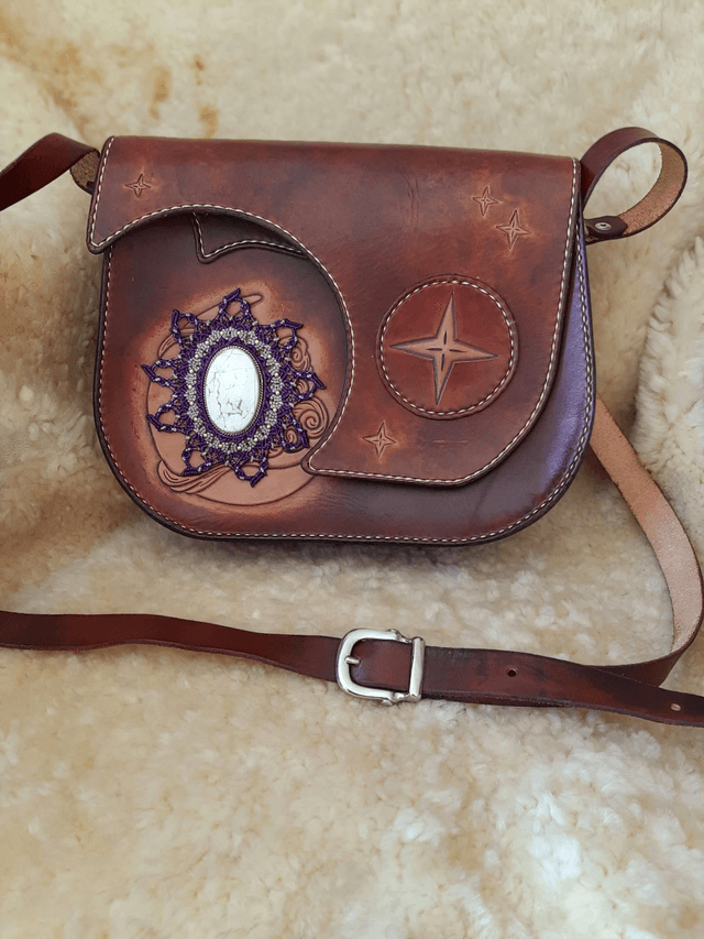 Sac cuir. Macramé et pierre naturelle. Howlite