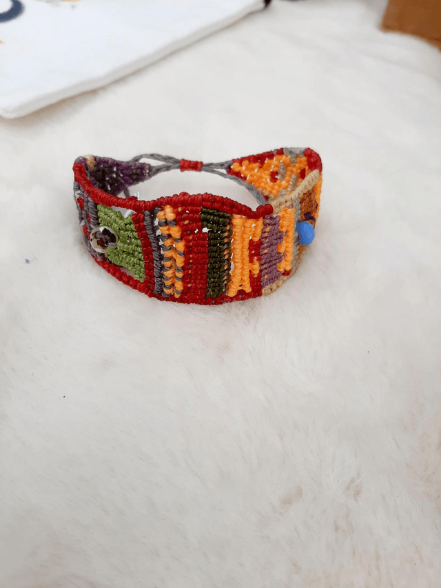 Bracelet coloré en macramé et perles naturelle 