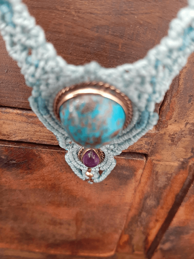 Collier macramé. Pierres fines Turquoise et Améthyste. Style bohème , ethnique