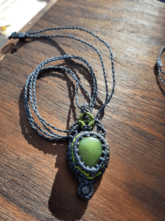 Collier macramé et serpentine